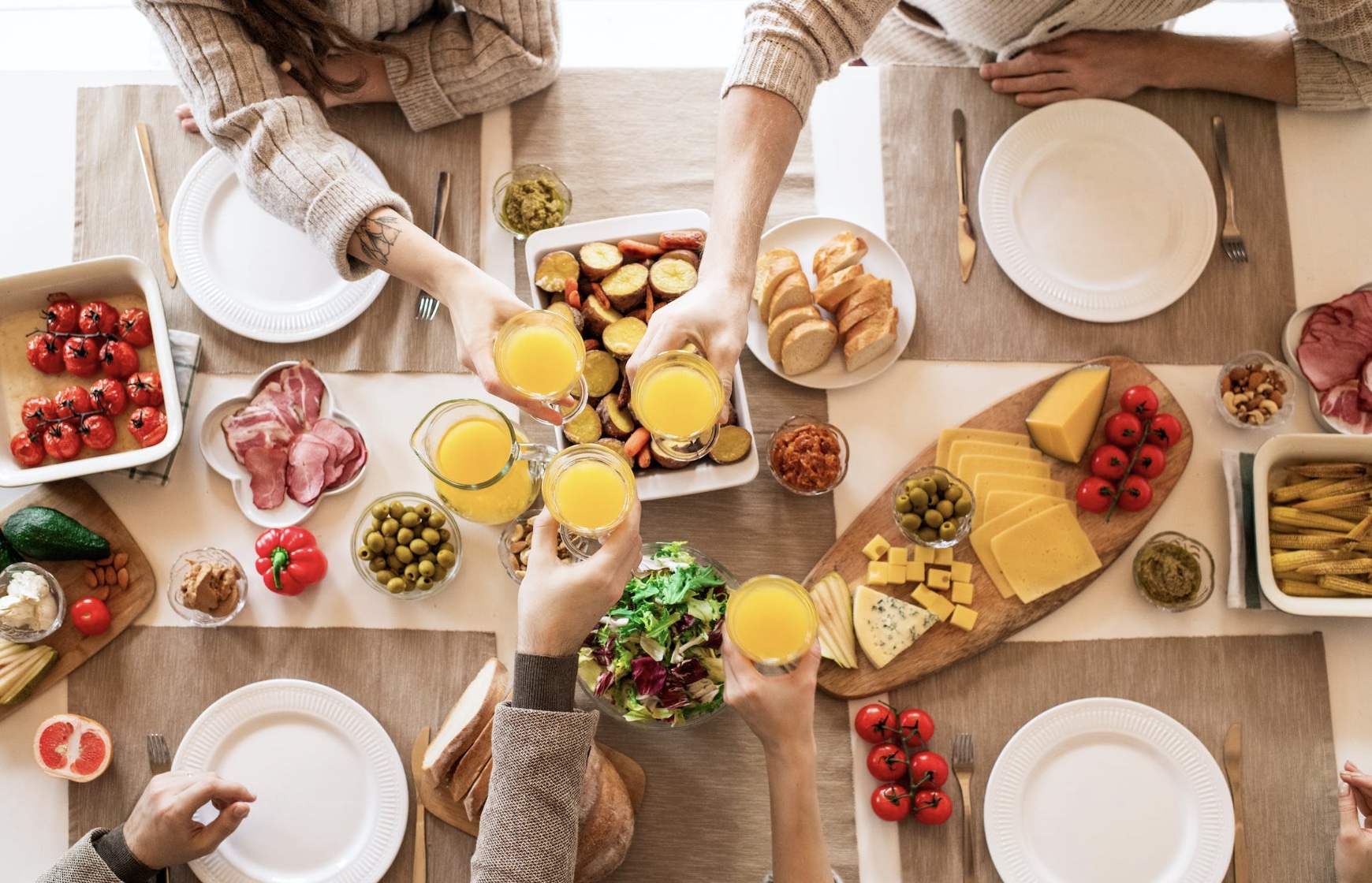 Friends enjoying a balanced lifestyle. Image: Pexels - Alexy Almond