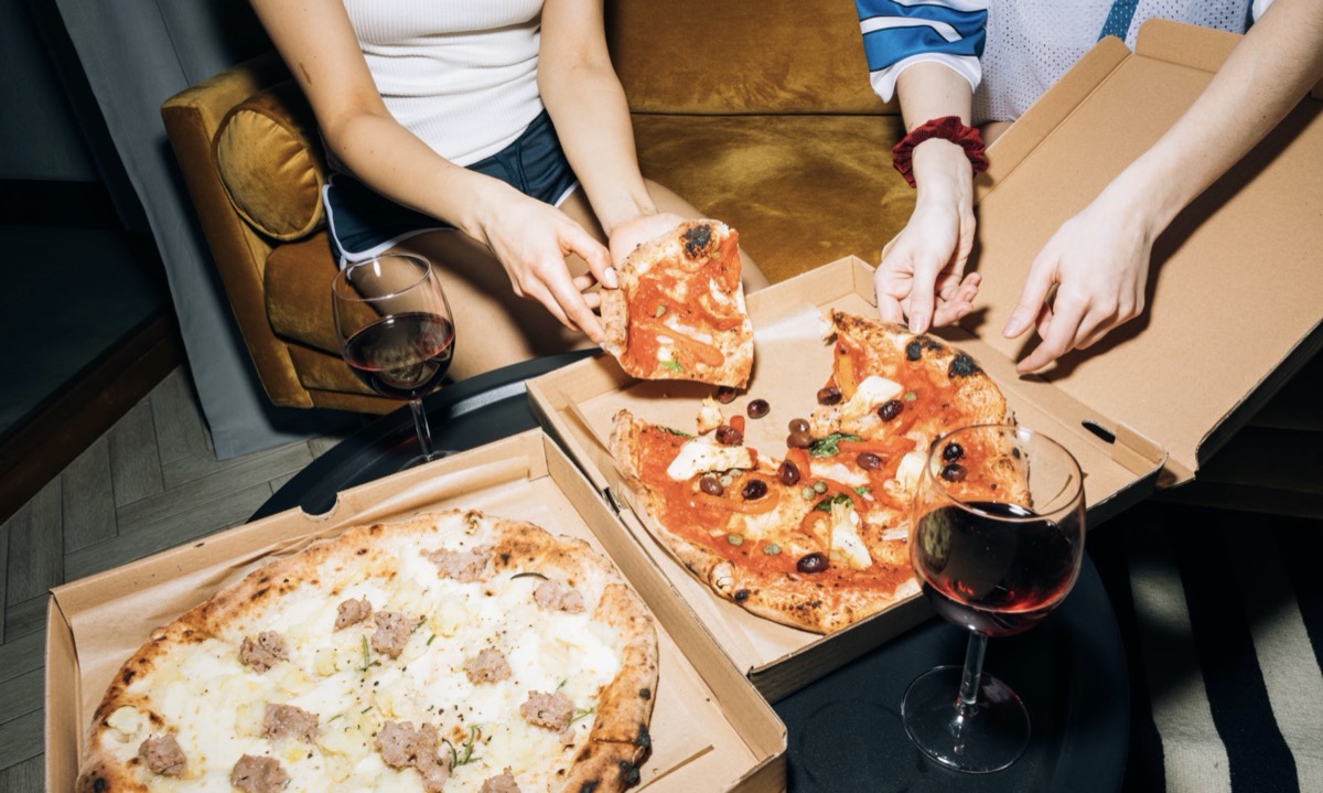 Friends eating pizza together. Image: Pexels - KoolShooters
