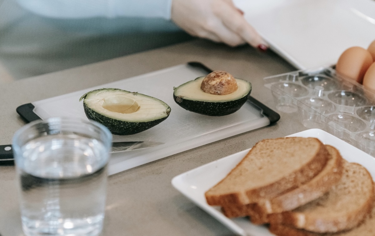 Low carb breakfast ideas besides eggs. Image: Pexels - Sarah Chai