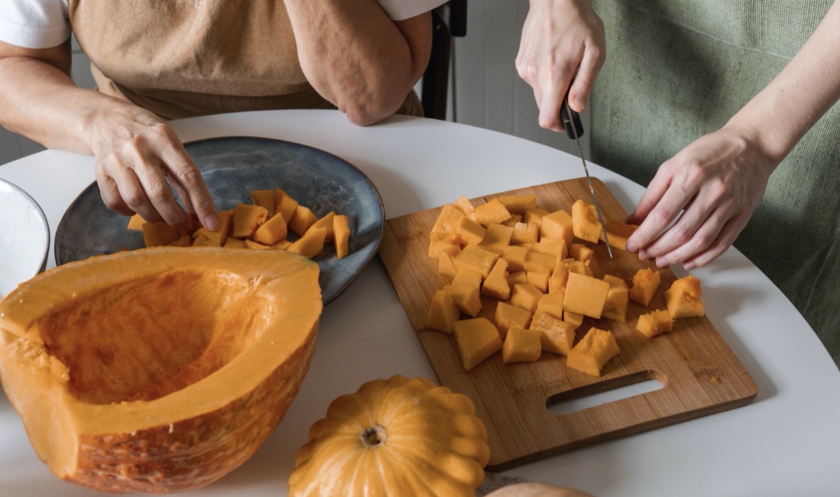 Cutting up vegetables. Image: Pexels - cottonbro