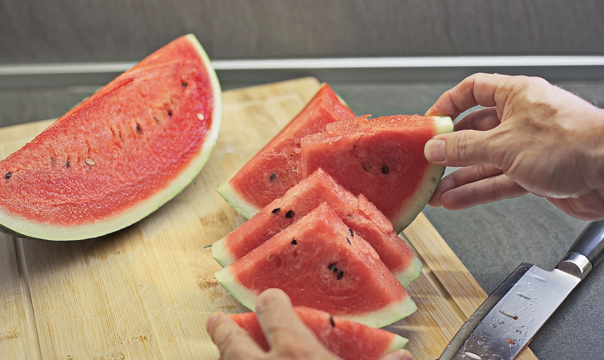 Cutting up watermelon in the summer. Image: Pexels - Damir Mijailovic